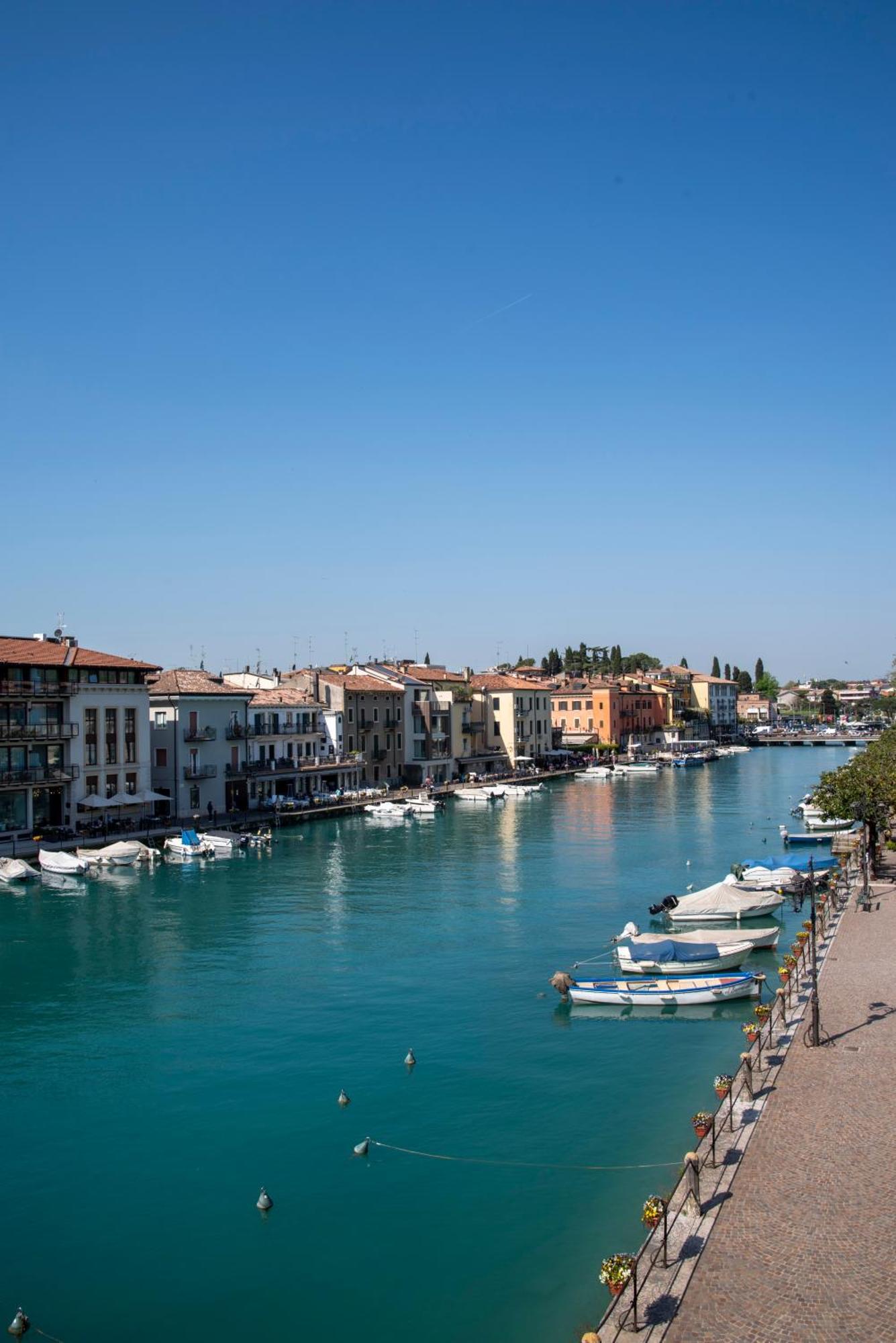 Palazzo Cordigero - Apartments Peschiera del Garda Exterior photo